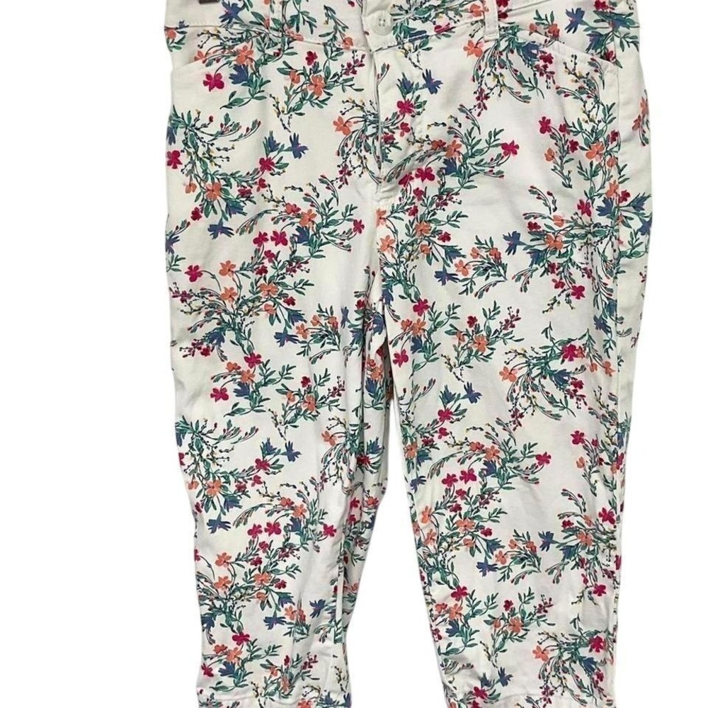 St. John's Bay Women Capri Pants Floral Hummingbird White Size 8 Cottagecore
